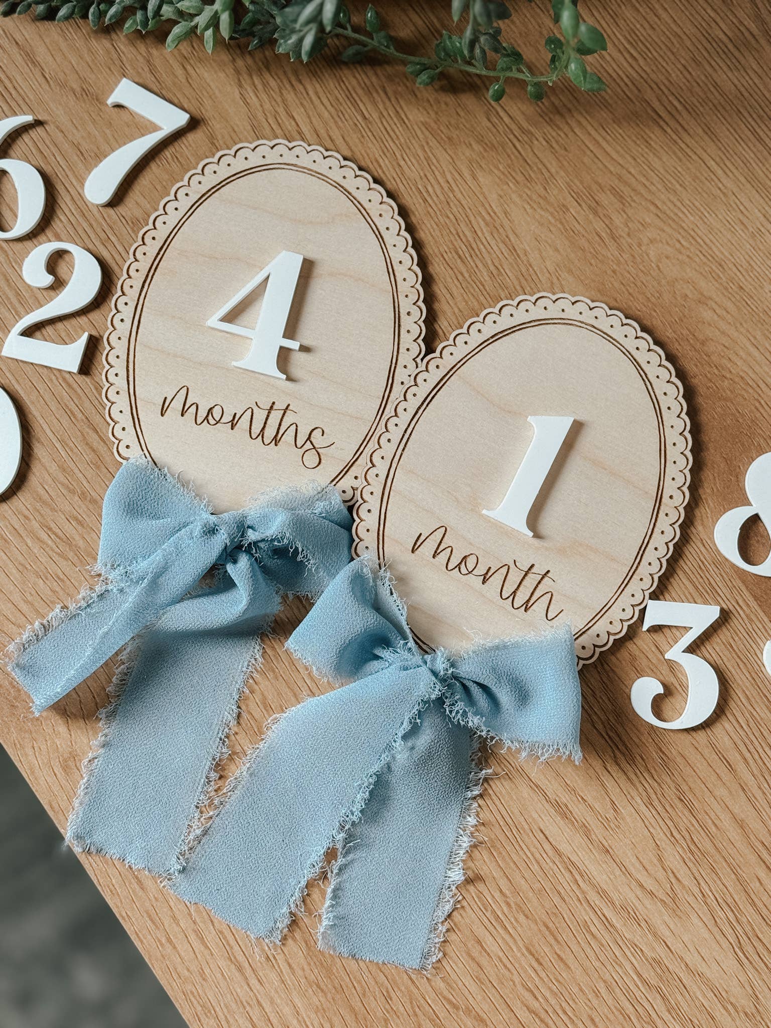 Arrow Town Designs – Engroshandel Mindesamler - Børn og baby – Mindebaby milepæl fotorekvisit skilt1