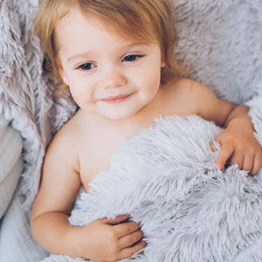 Manta de Bebé Suave - Gris Susurro - Koochicoo™️ para venta al por mayor de Bizzi Growin Up! Ltd