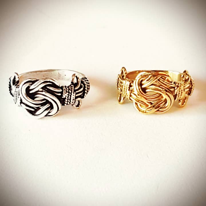 Celtic Knot Ring in assorted sizes SMLXL. Silver & Gold.
for wholesale by Galerie Indra