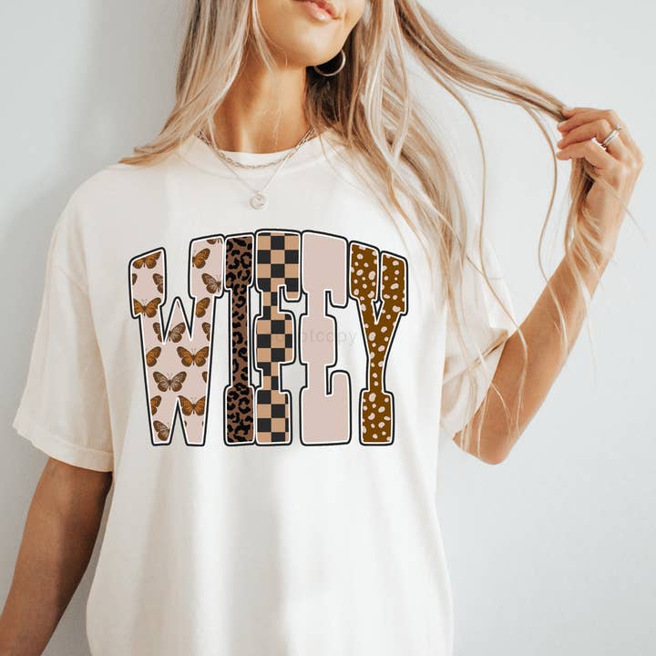 Trasferimento termico DTF a motivo misto Wifey per la vendita all'ingrosso da parte di Trendy Transfers