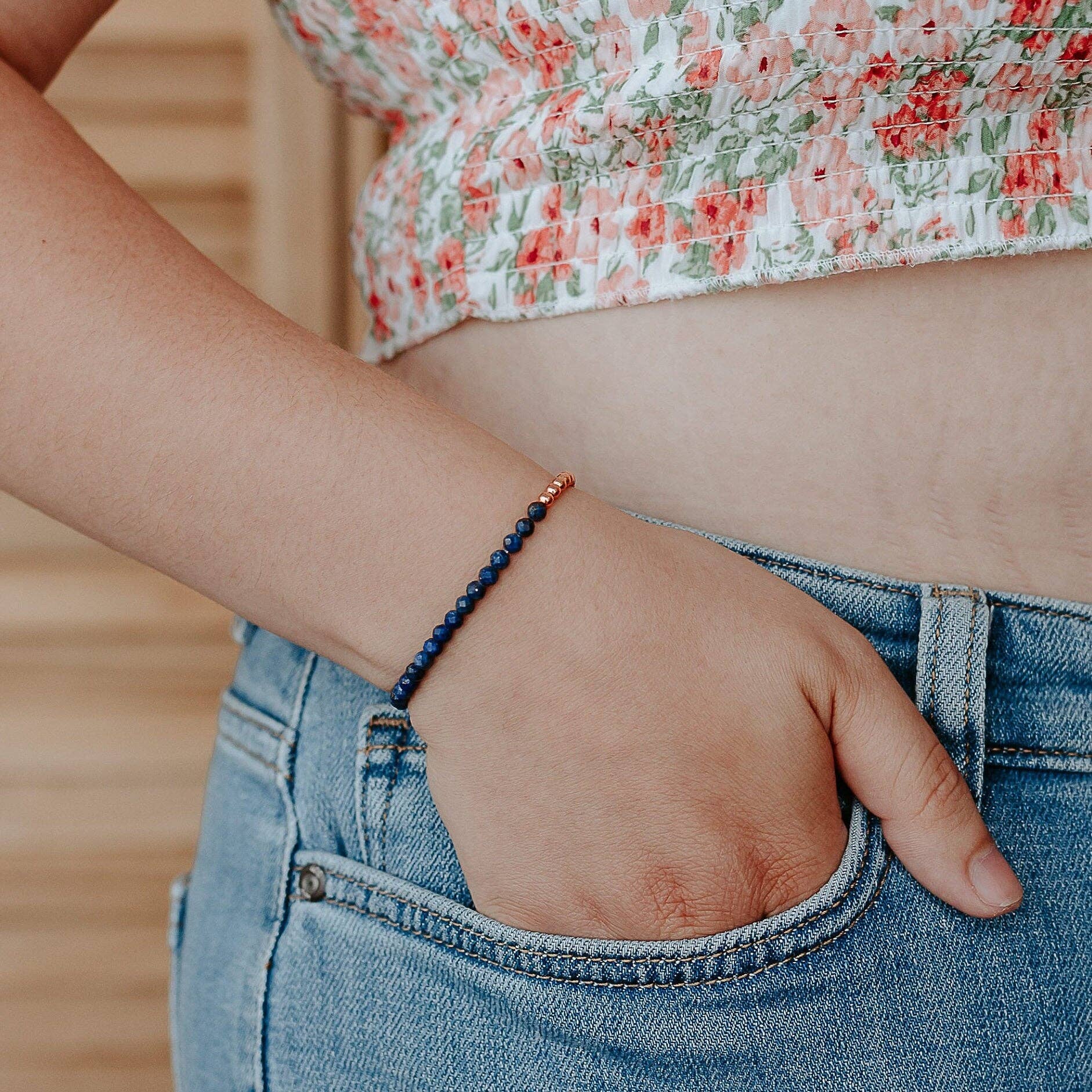 The Blue Yogi - Vente Bracelet de perles - Perles en lapis-lazuli délicates et élégantes à multiples facettes + véritable2