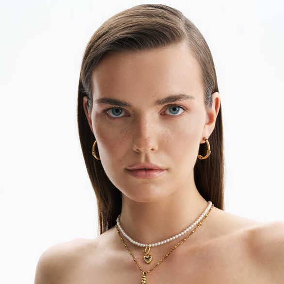 Kaye halskæde i forgyldt messing for engroshandel hos Mon Reve