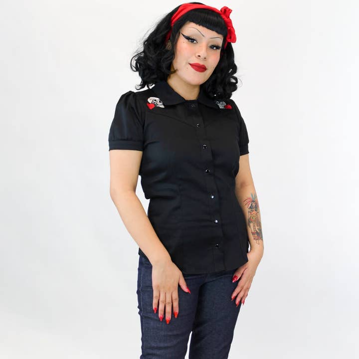 Hemet – Großhandel Hemd mit Button-down-Kragen – Damen – Totenköpfe und Rosen Schwarzer Western-Rockabilly