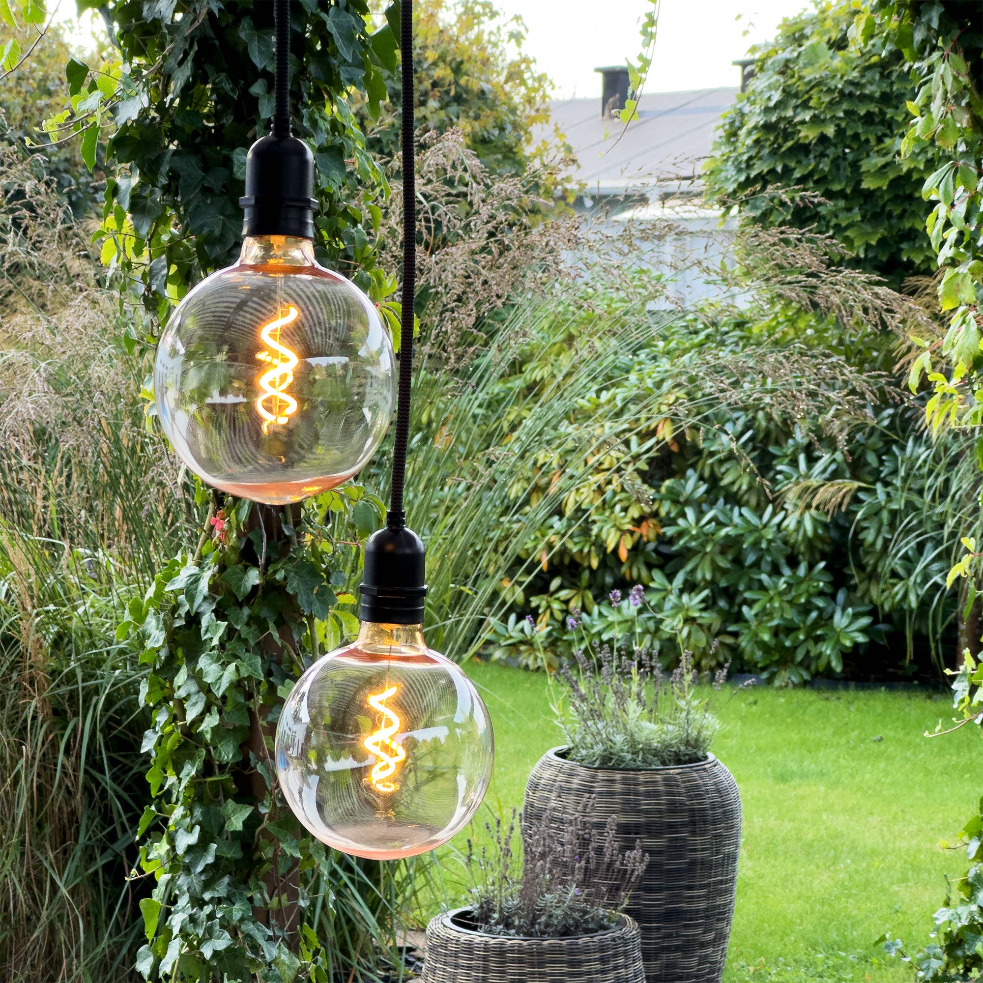 LightsOn - Vendita all'ingrosso Luce per esterni/da giardino - Lampadina DecoBulb XL vintage con cupola ramata resistente alle intemperie da 12 cm2