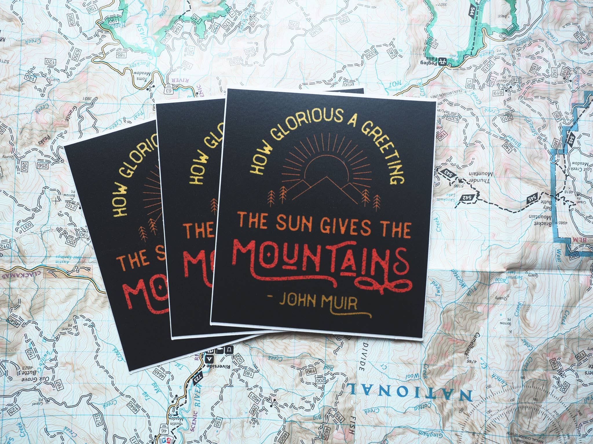 Sentinel Supply - Vendita all'ingrosso Adesivo - Adesivo con citazione della montagna di John Muir, decalcomanie per escursionismo e campeggio6