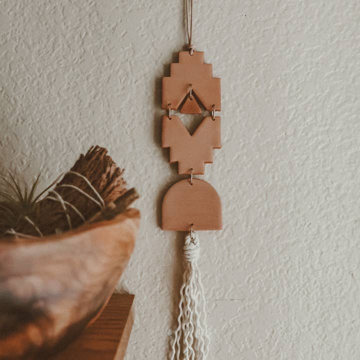 Rooted Reverie – Großhandel 3D-Wandkunst – Lehmwandbehang im südwestlichen Stil aus Terrakotta und Stein