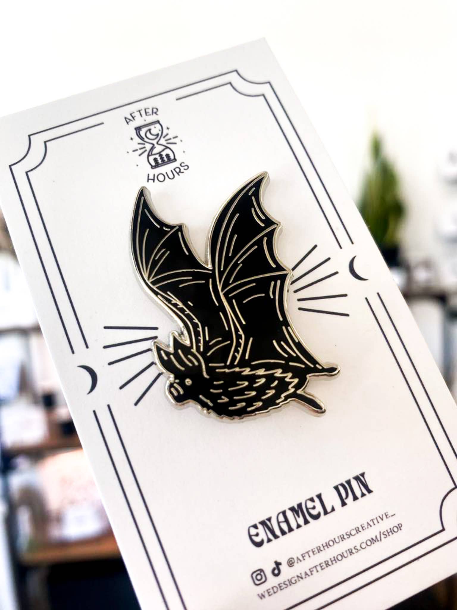 After Hours Creative – wholesale Nål och knapp för kavajslag – Bat Hard Emaljstift 1