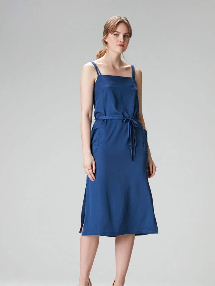 Vestido midi tencel sedoso “TI-NAA” por atacado de Studio Hertzberg