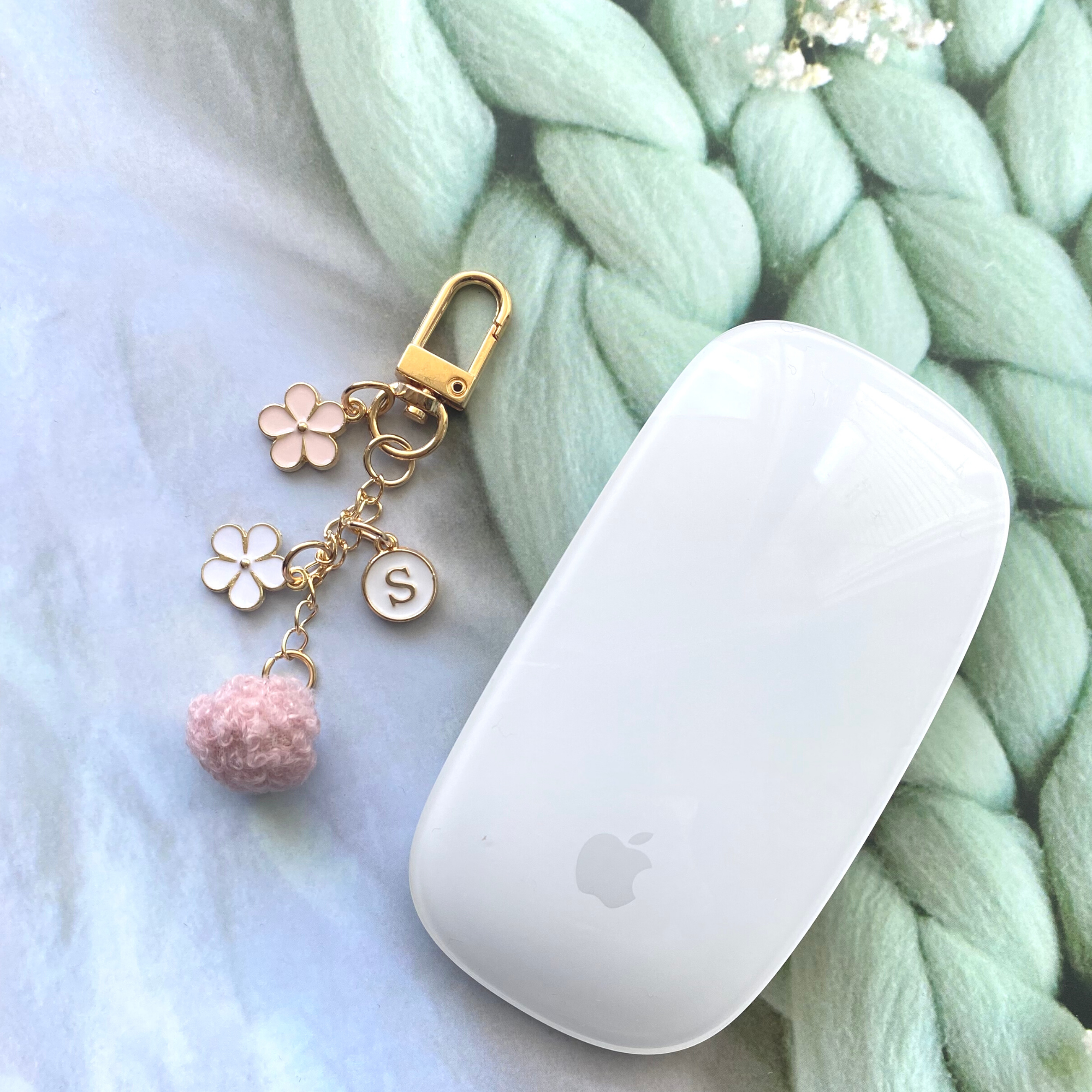 DrifWoo – Großhandel Schlüsselanhänger – Damen – Süßes, florales Initialmotiv, Schlüsselanhänger für AirPods, Zubehör für Mädchen5