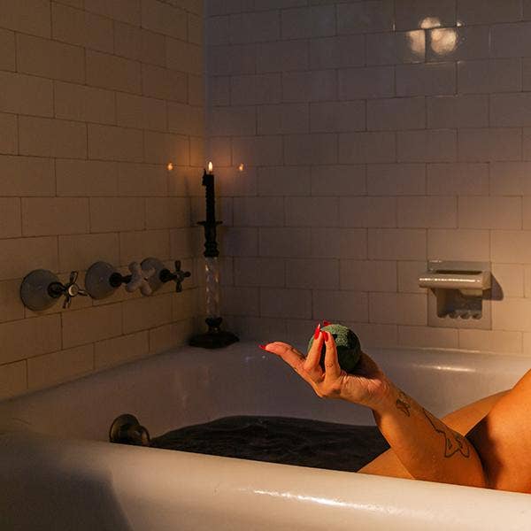 Kush Queen CBD - Wholesale CBD Bath Salts & Soaps - Black Magic 250mg Bath Bomb5