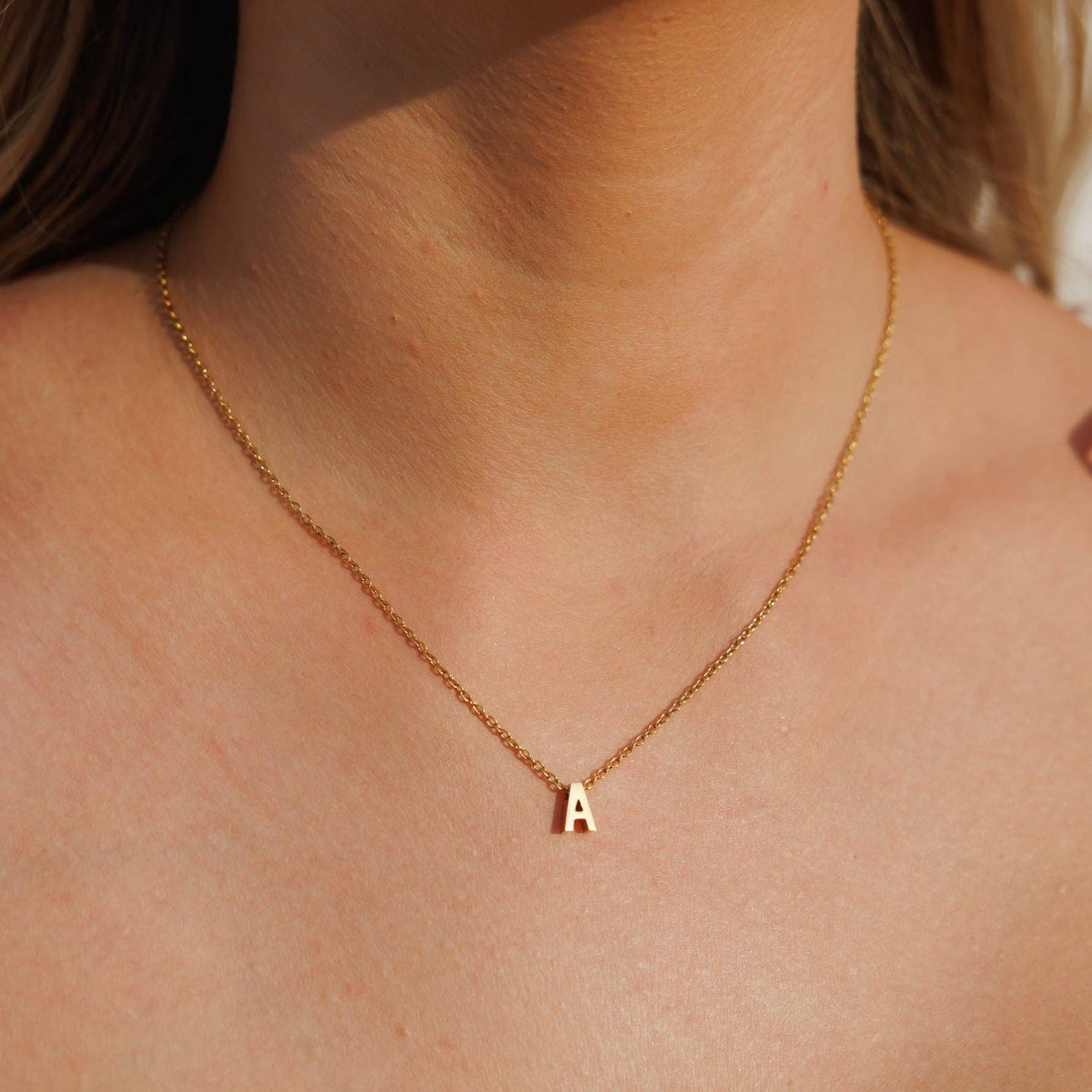 Silk oil of Morocco – Großhandel Kette mit Anhänger/Charm – Initiale Halskette | Amici by Ella0