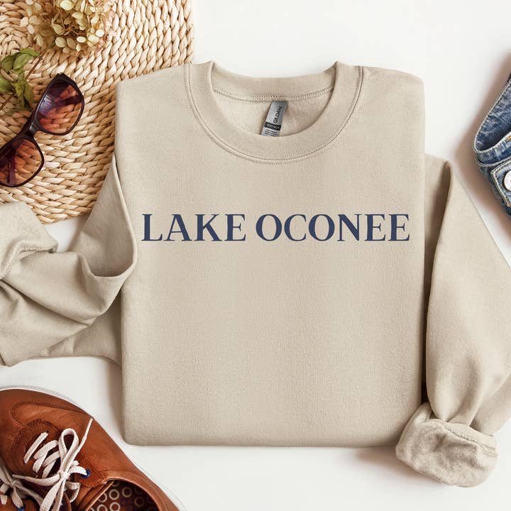 Sudadera Gildan Sand personalizada con nombre de lago para venta al por mayor de Lake and Local Wholesale