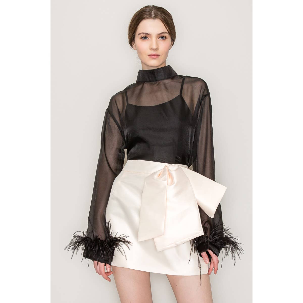 INA - Vente Chemisier – femme - Blouse transparente à manches longues avec col montant et bordure en plumes7