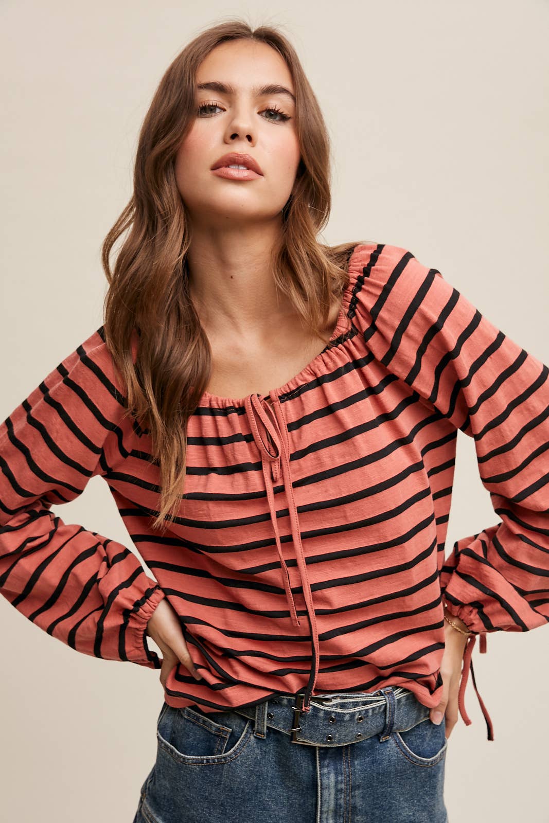 Koraal Gestreepte Blouse met Striksluiting en Boho Stijl LT0936 voor groothandel op Faire4