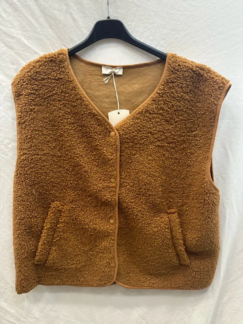 Mimi & Gogo - Wholesale Outerwear Vest - Women's - Buttoned Fleece Vest @3192_GiletMoumoute6