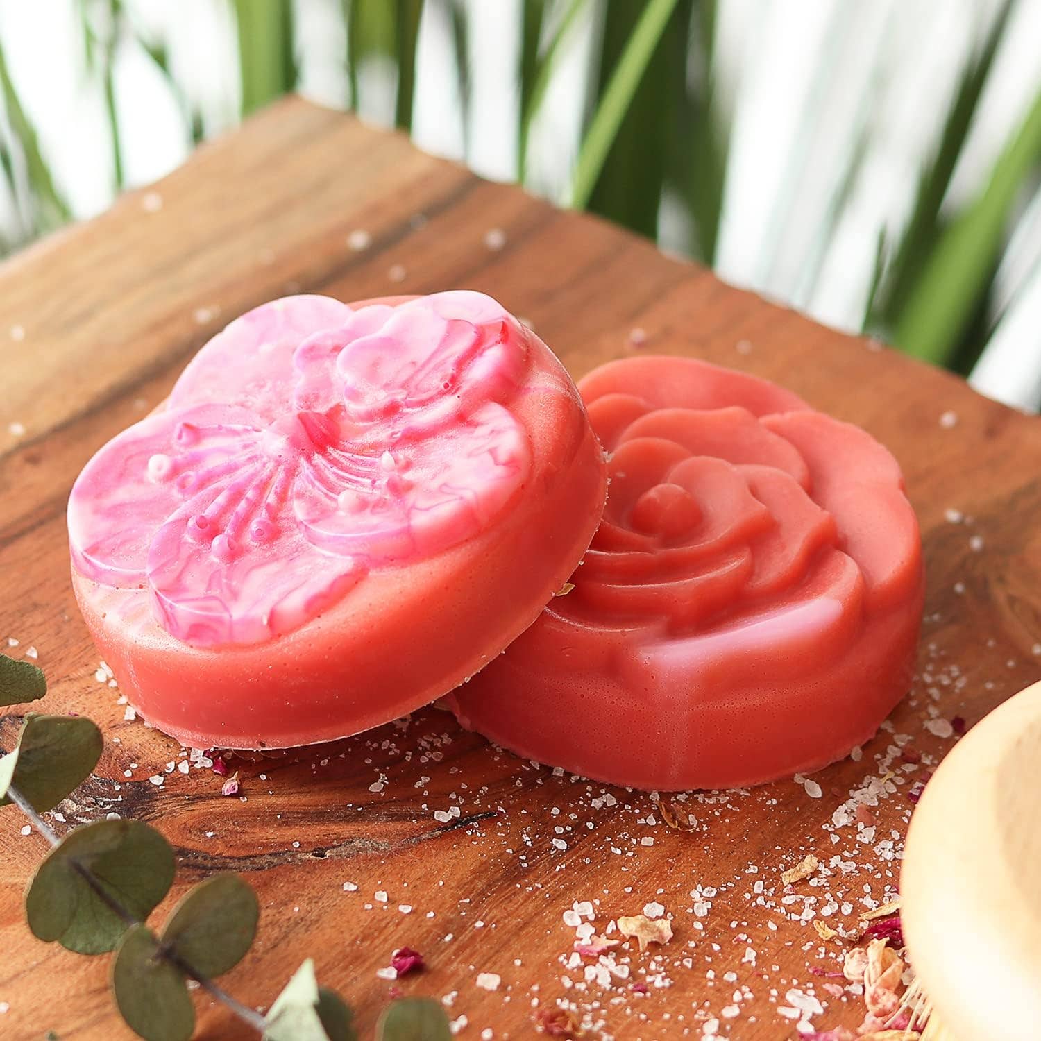 CraftZee - Venta al por mayor Kit de manualidades - Kit grande para hacer jabón con base de jabón de manteca de karité, caja cortadora de jabón, moldes de silicona para pan, fragancias, pétalos de rosa y más6