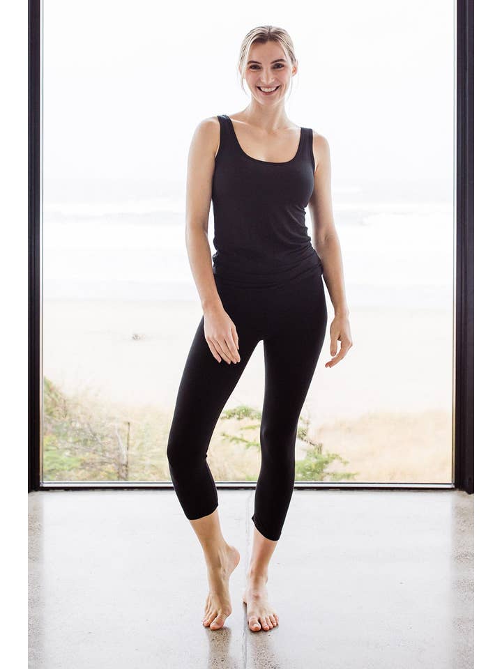 YALA – Großhandel Sport-/Lounge-Leggings – Damen – GRETA BBUTTERSOFT™ KURZE LEGGINGS AUS BAMBUS3