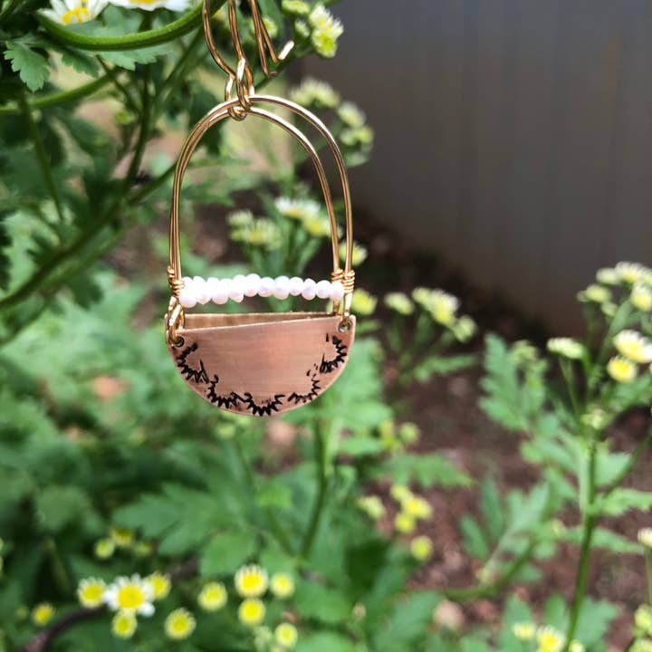 Handgeprägtes Messing mit Süßwasserperlen für den Großhandel von Rising Dawn Boutique