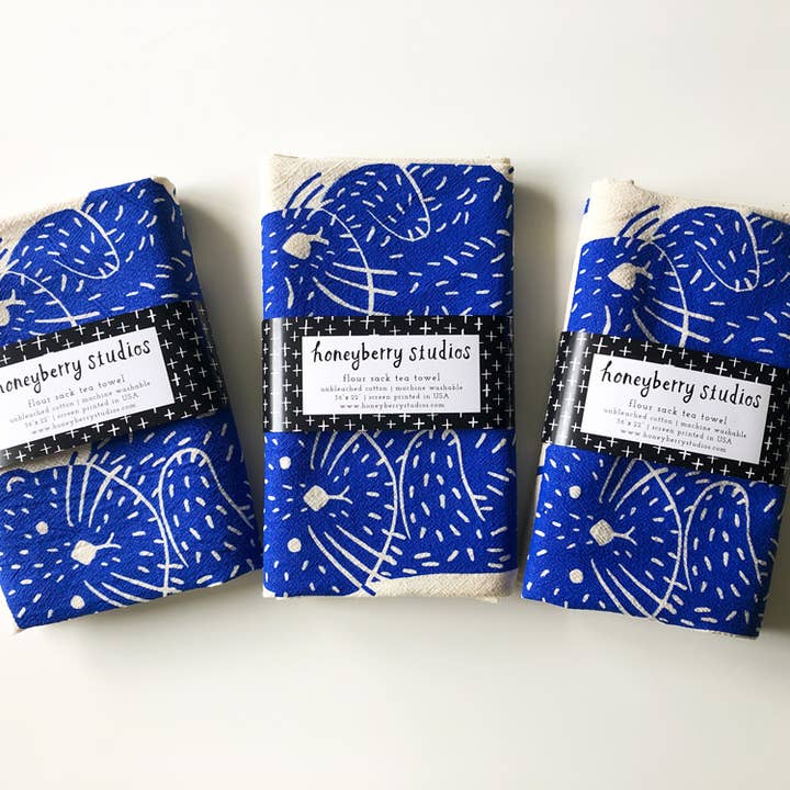 Honeyberry Studios - Wholesale Tea Towel - Sea Otter Hold Hands Flour Sack Tea Towel2