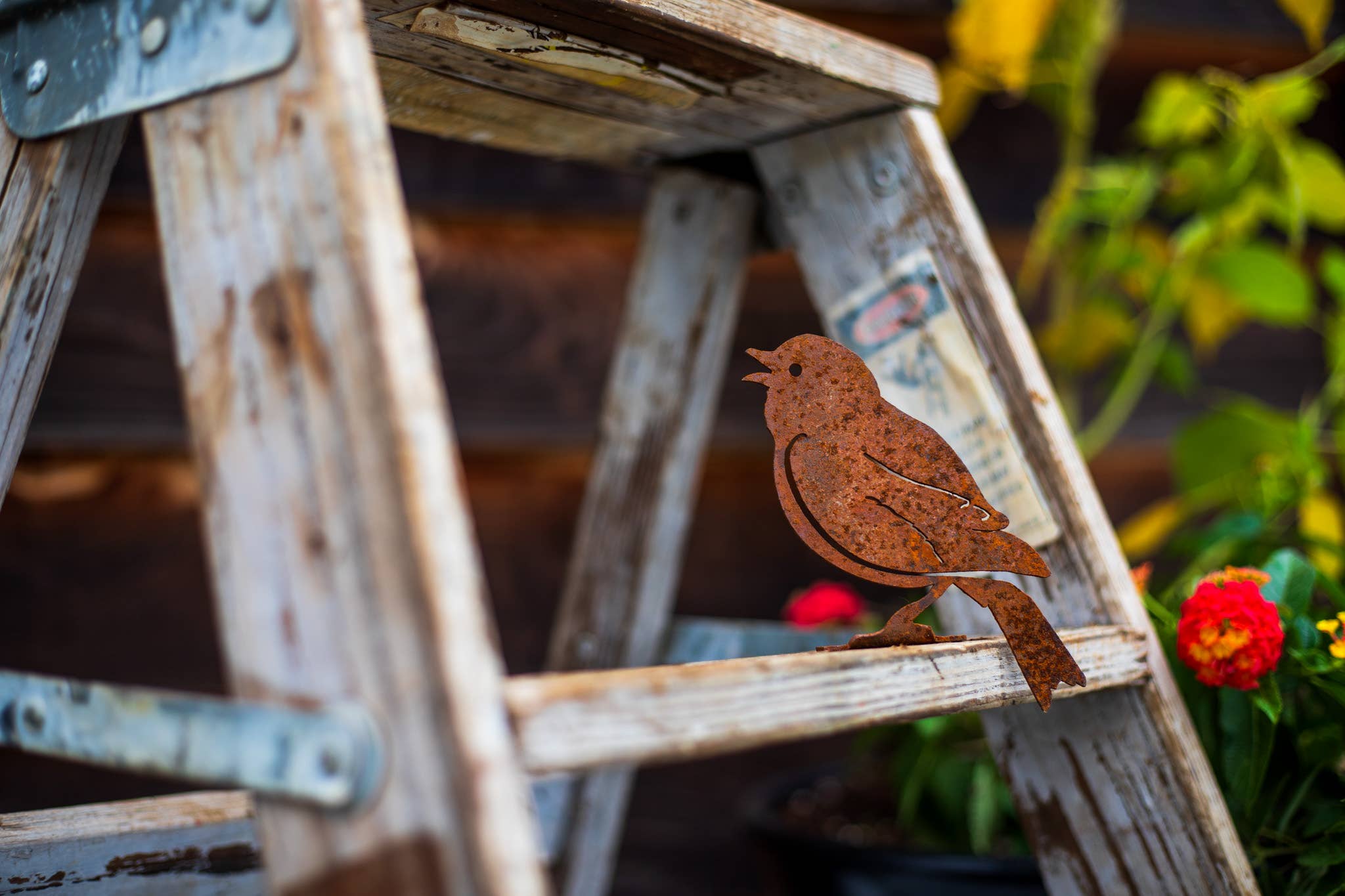 Elegant Garden Design - Wholesale Outdoor Ornament/Decor - Painted Bunting Tab2