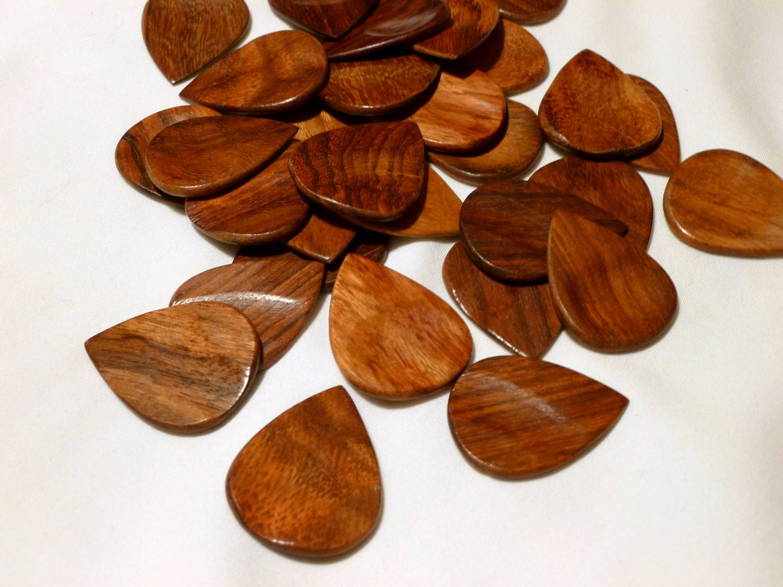 US Blues Artist Quality Guitar Picks - Wholesale Musical Instrument - GripWood Rosewood (Pack of 3 Picks)2