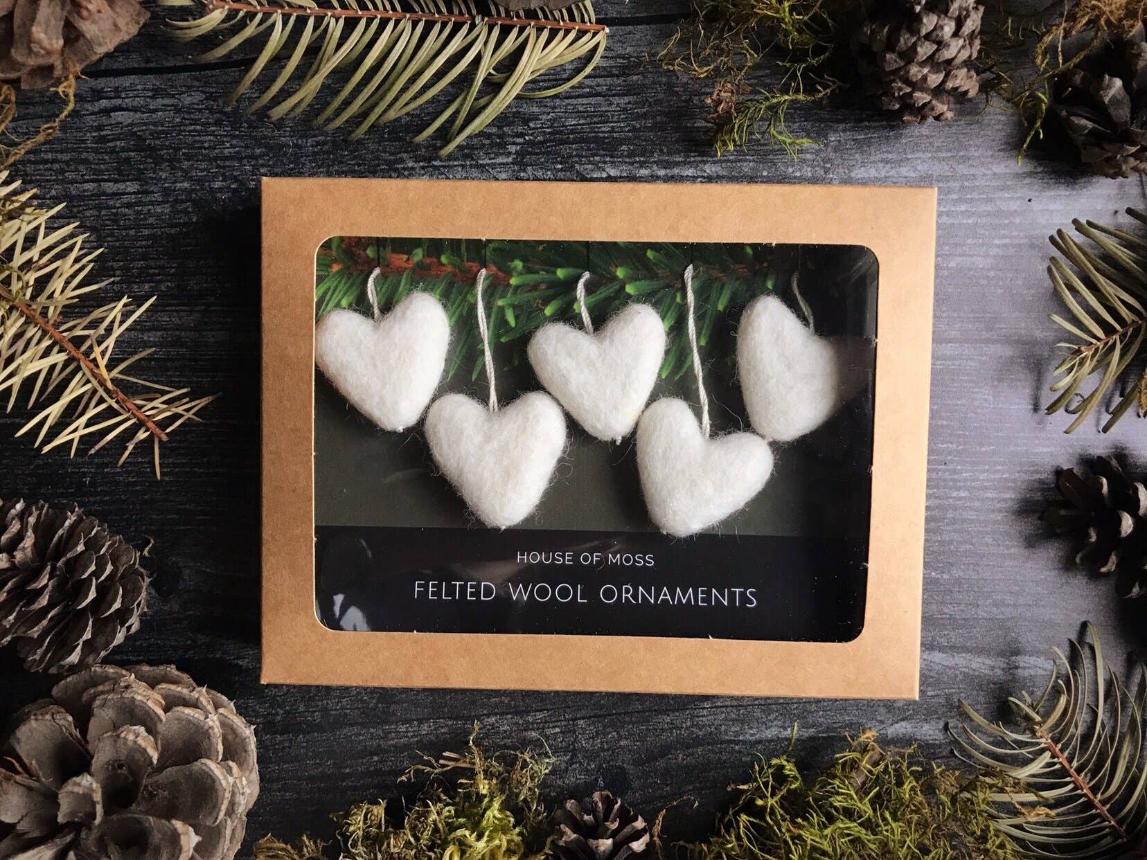 House of Moss – wholesale Ornament set – Heart Ornaments | Boxed Set of 5 Mini Wool Ornaments0
