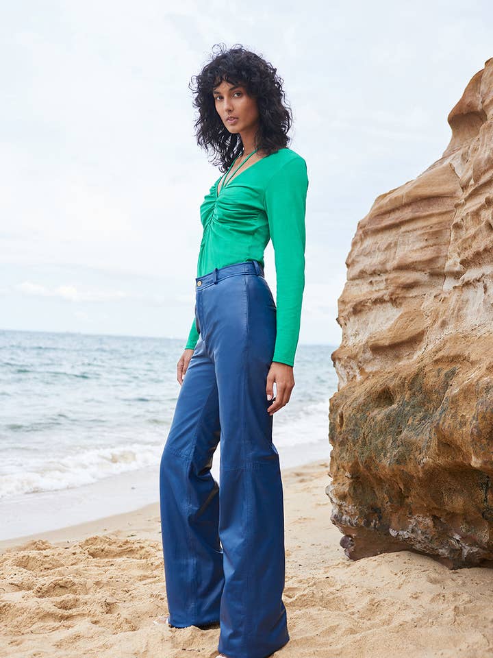 PANTALONE BOOTLEG IN PELLE A VITA ALTA - BLU REALE per la vendita all'ingrosso da parte di Sofia Irina