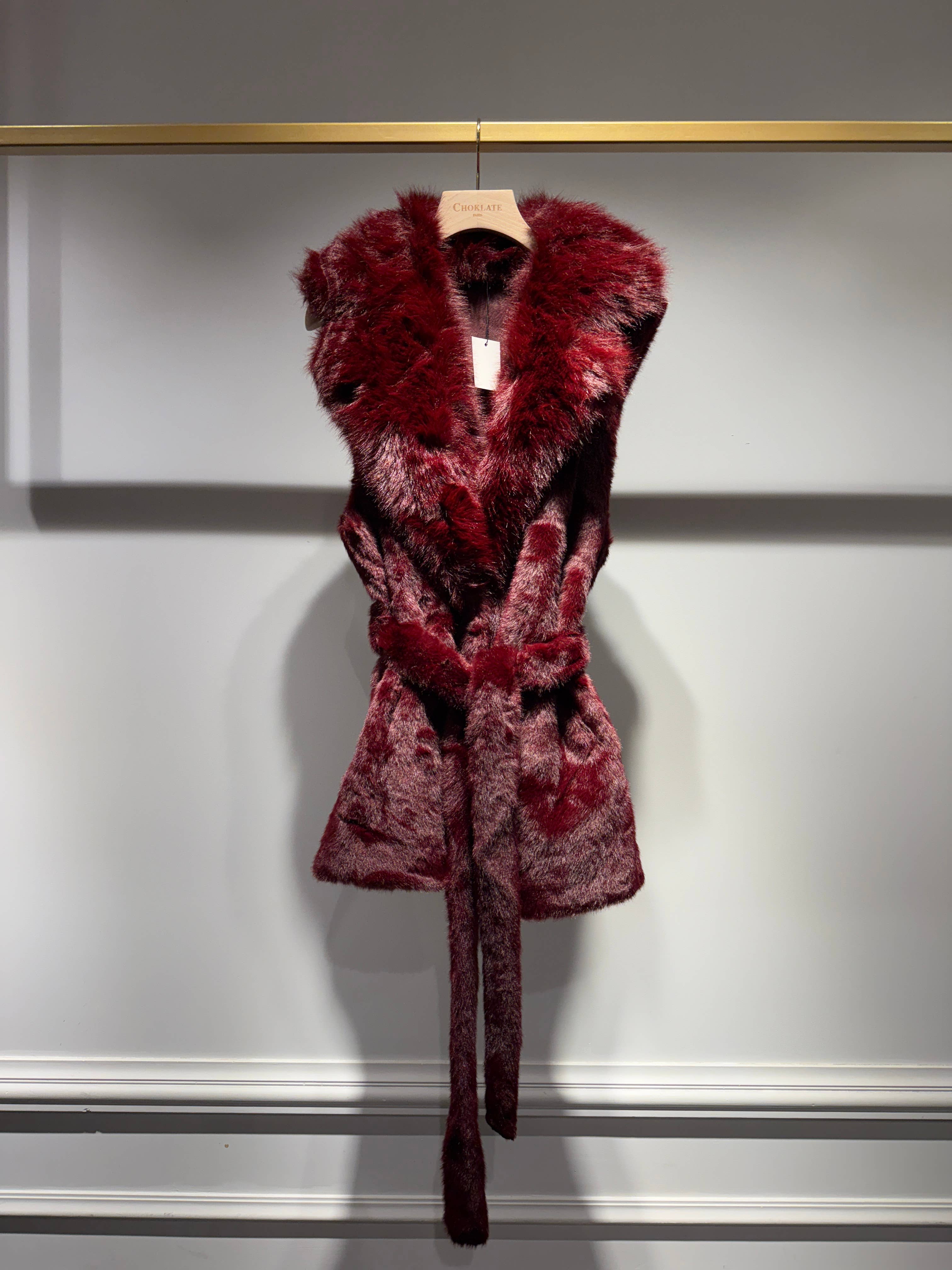 CHOKLATE PARIS - Wholesale Fur/Faux Fur Coat - Women's - Sleeveless faux fur lapel collar jacket - Y173B3