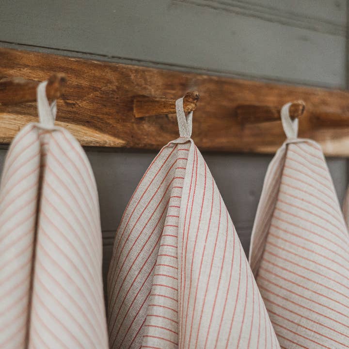 Serviettes de toilette en lin lavé, rayures rouges étroites naturelles et autres tendances Résultats pour essuie main plié en vente B2B. Retours gratuits et paiement à 60 jours sur Faire sur Faire.