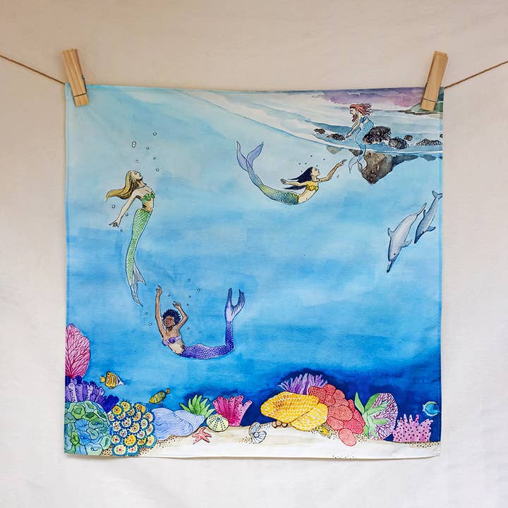 Meerjungfrau-Spieltuch – Ökologisches Montessori-Spielzeug für kleine Welten für den Großhandel von The Wonderie - Organic Cotton Play Cloths