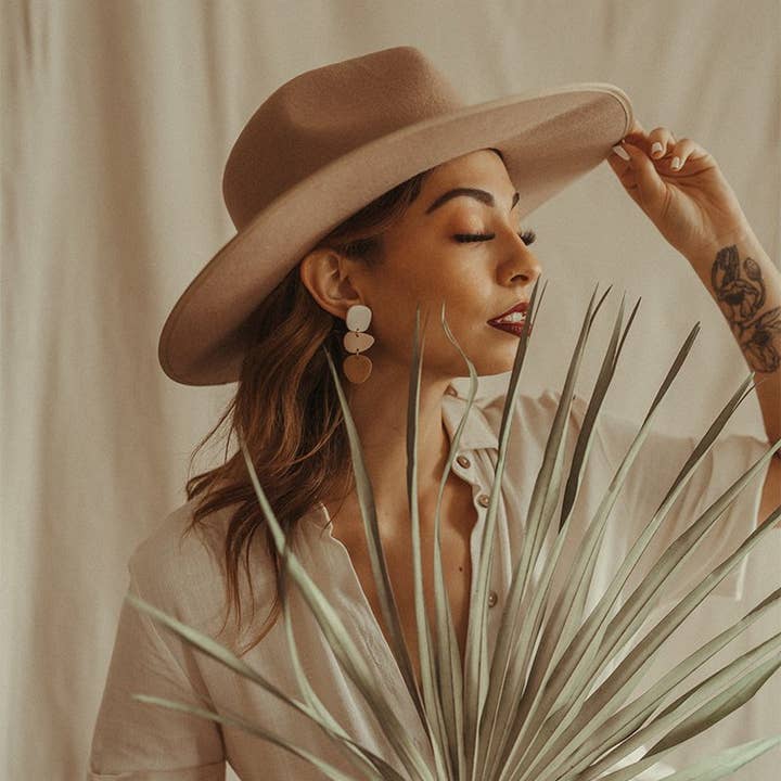 Corvega Clay Goods - Vendita all'ingrosso Orecchini pendenti - Tessa in bianco caldo, nudo e marrone chiaro