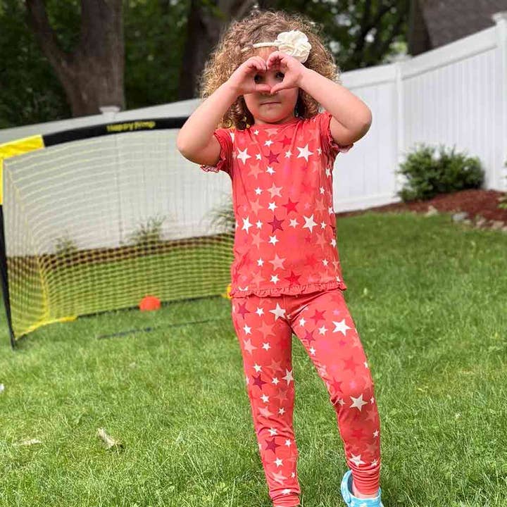 Ensemble doux en bambou à manches courtes imprimé étoile rose pour la vente par Sweet Daisy Baby Clothing