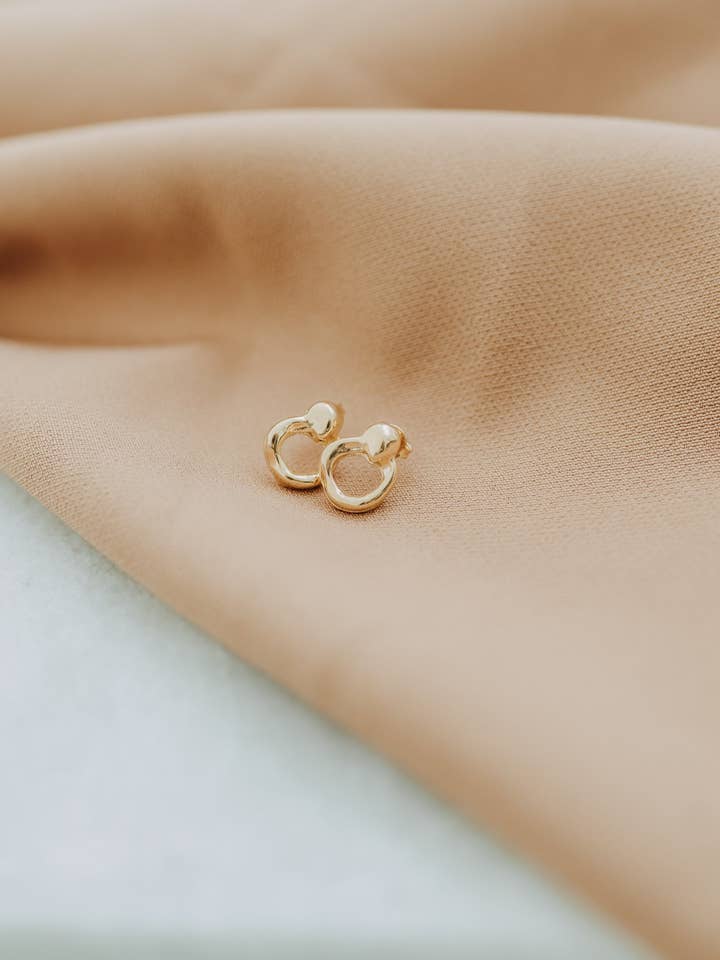 Weicher Knoten-Ohrring für den Großhandel von Sydney Rose Co.