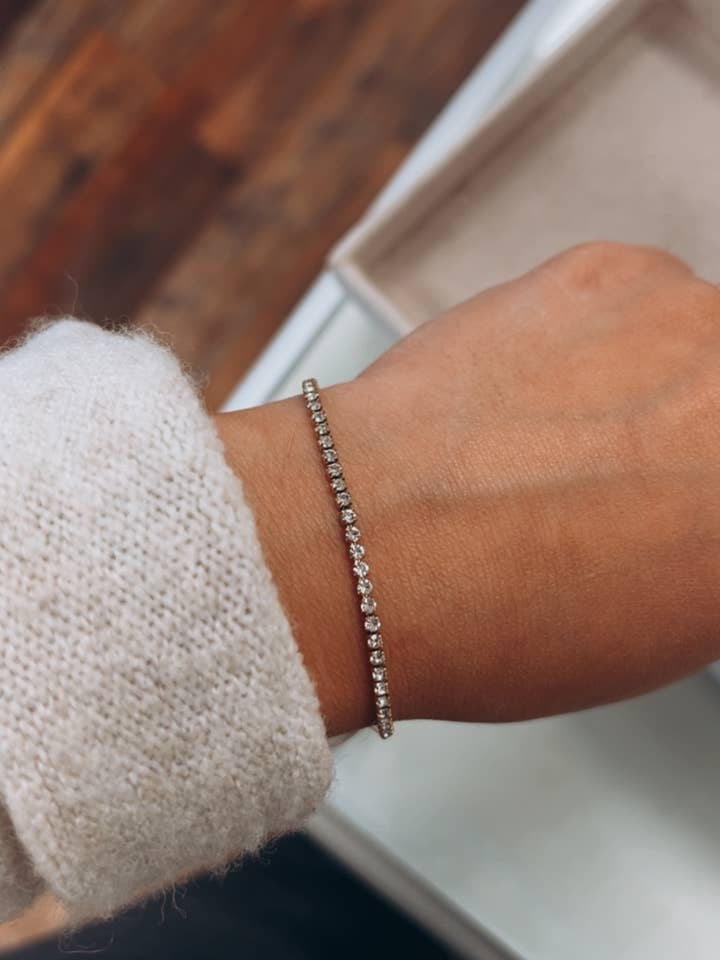 Bracelet Tennis pour la vente par November’s Eve Jewelry