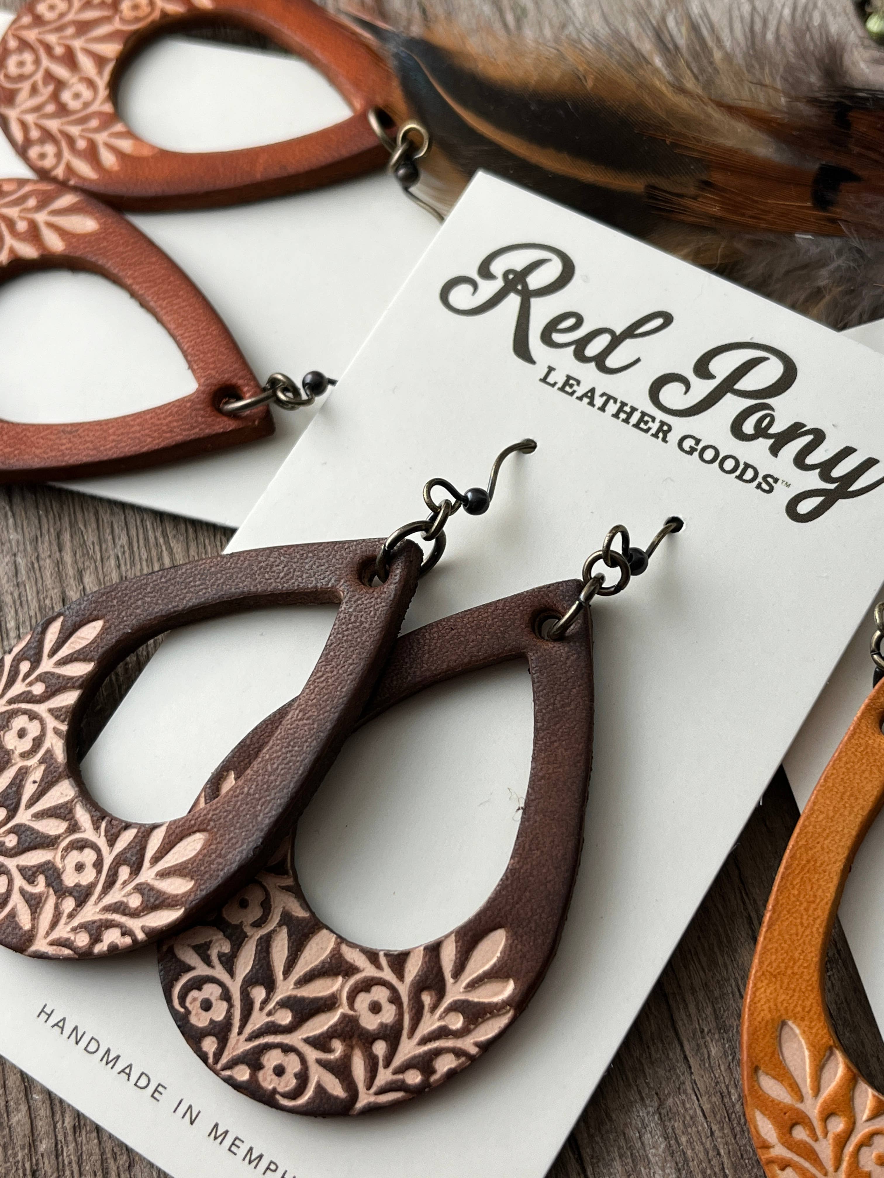 Red Pony Leather Goods – Brincos de argola por atacado – Brincos Lágrima Floral Boho Tooled Mão Tooled Couro Western Couro9