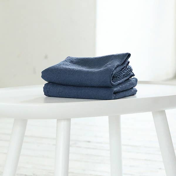 LinenMe - Wholesale Hand Towel - Linen Hand Towels Indigo Washed Waffle3