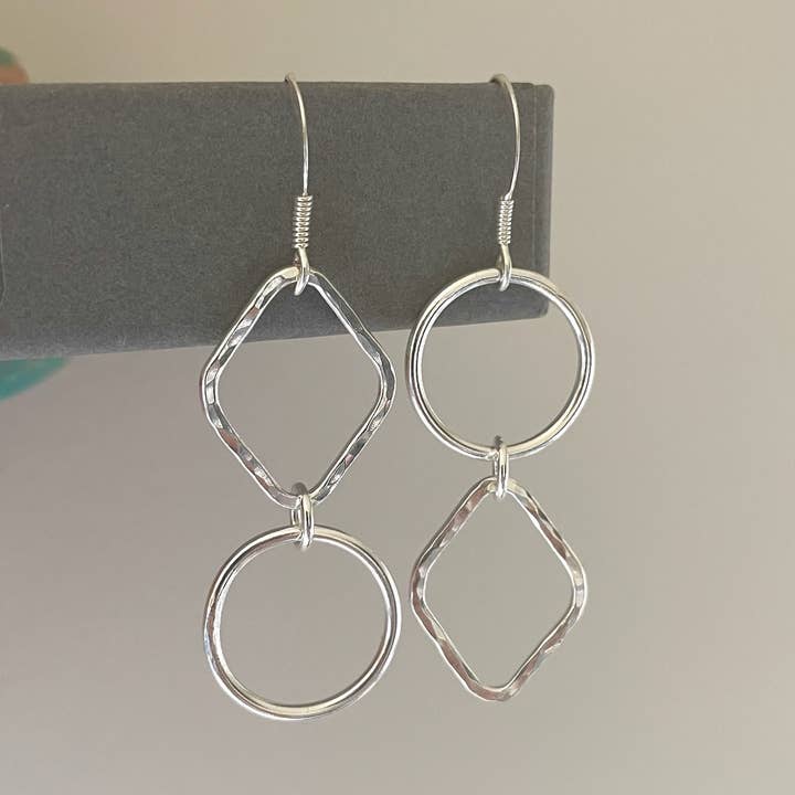 Boucles d'oreilles dépareillées en argent sterling, boucles d'oreilles asymétriques pour la vente par Verve Jewellery