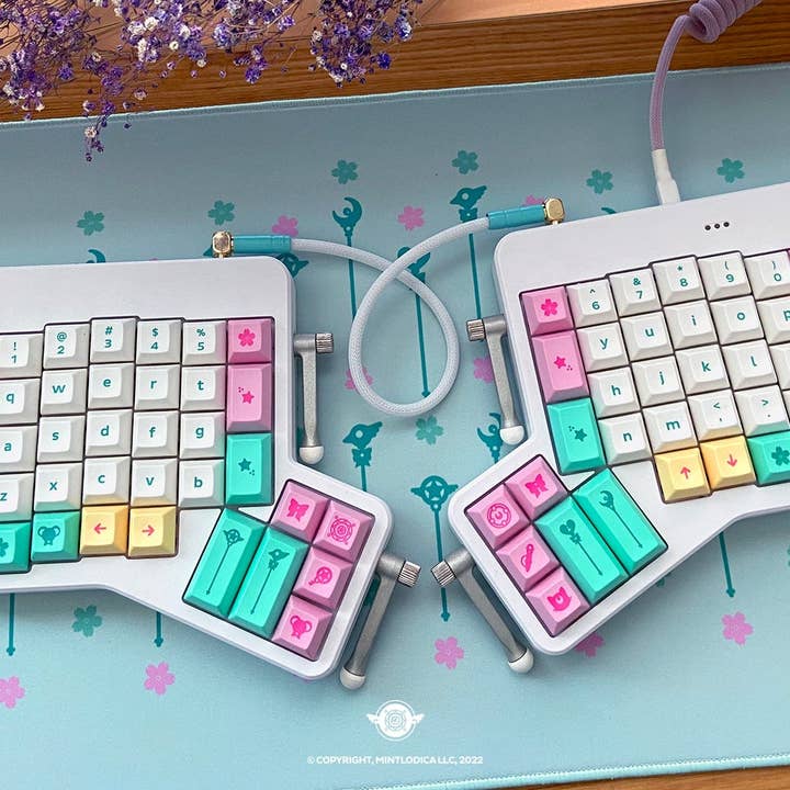 Alfombrillas de escritorio «Mint Wands» de Magic Girl para venta al por mayor de Mintlodica