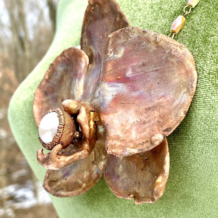 The Posh’mina – Großhandel Kette mit Anhänger/Charm – Halskette mit echten riesigen Orchideen, elektrogeformt aus Kupfer