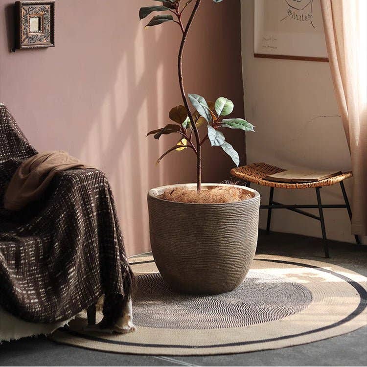 Rustic Reach - Wholesale Plant Pot - Vintage-Style Outdoor Planter2