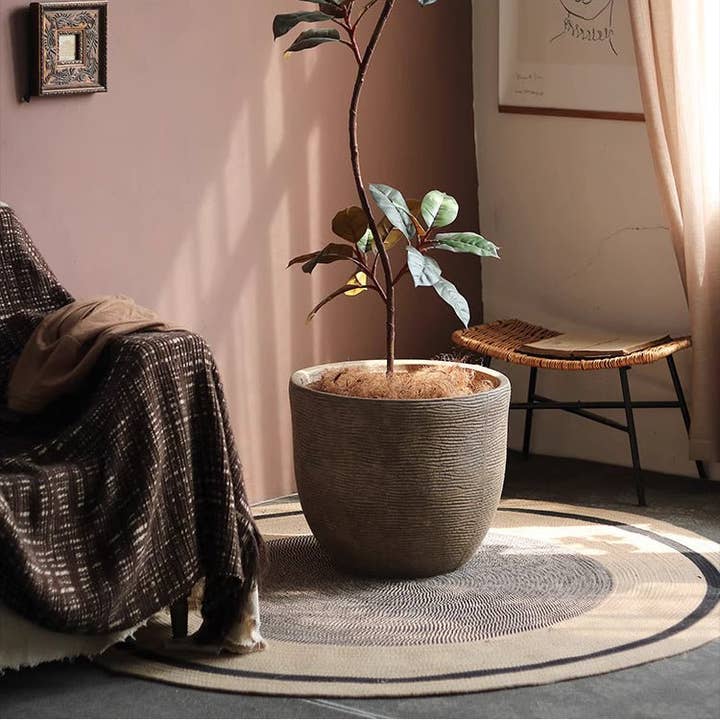 Rustic Reach - Wholesale Plant Pot - Vintage-Style Outdoor Planter2