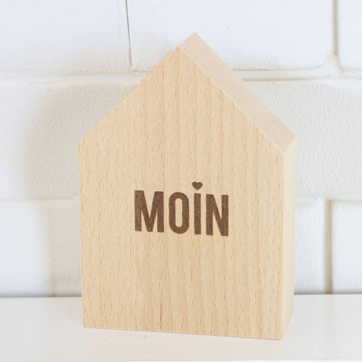 Grande maison décorative en bois « Moin » pour la vente par Bow & Hummingbird