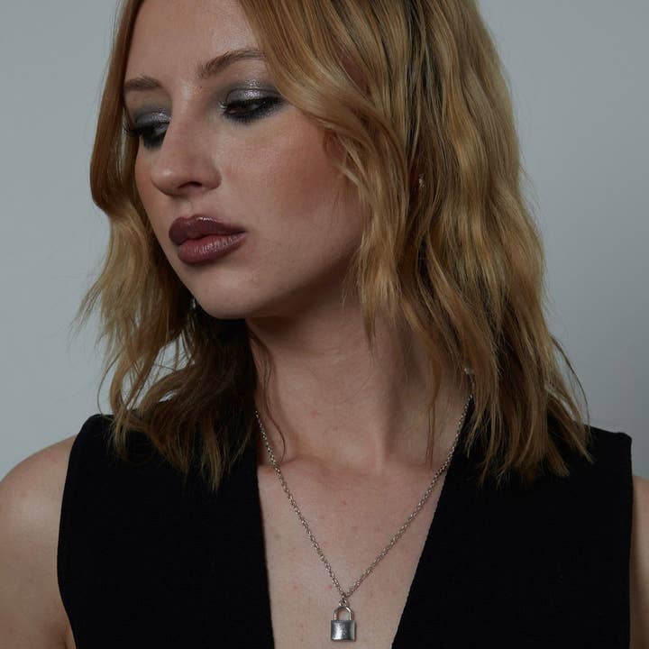 ARTEMIS – wholesale Pendant/charm necklace – Silver Lock Necklace2