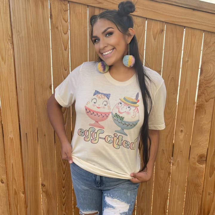 Egg-Cited Weiches cremefarbenes Grafik-T-Shirt im Retro-Look mit Eiern für den Großhandel von Bonita Wholesale Store