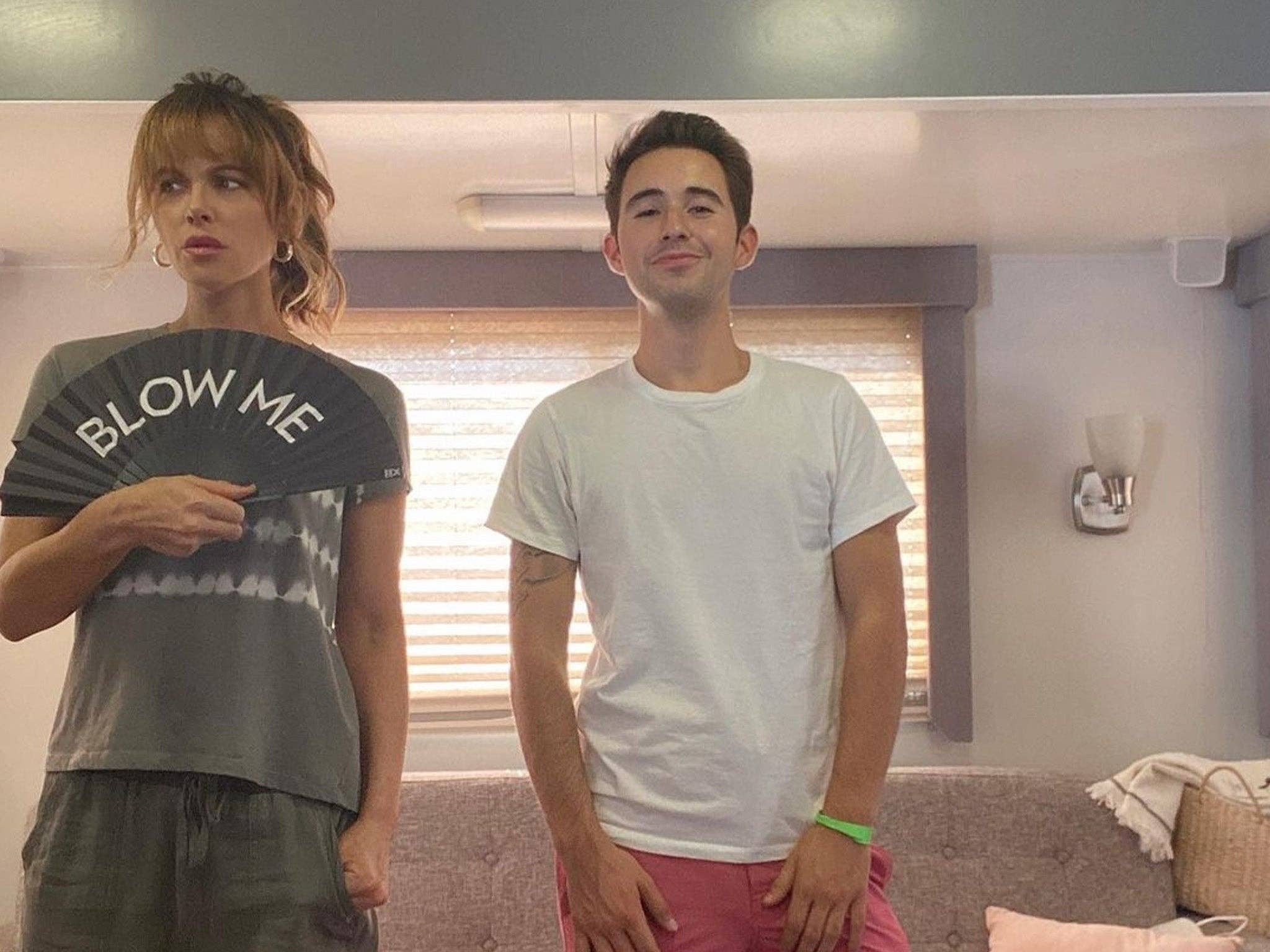 Khu Khu – wholesale Handheld folding fan – Blow Me Hand-fan14