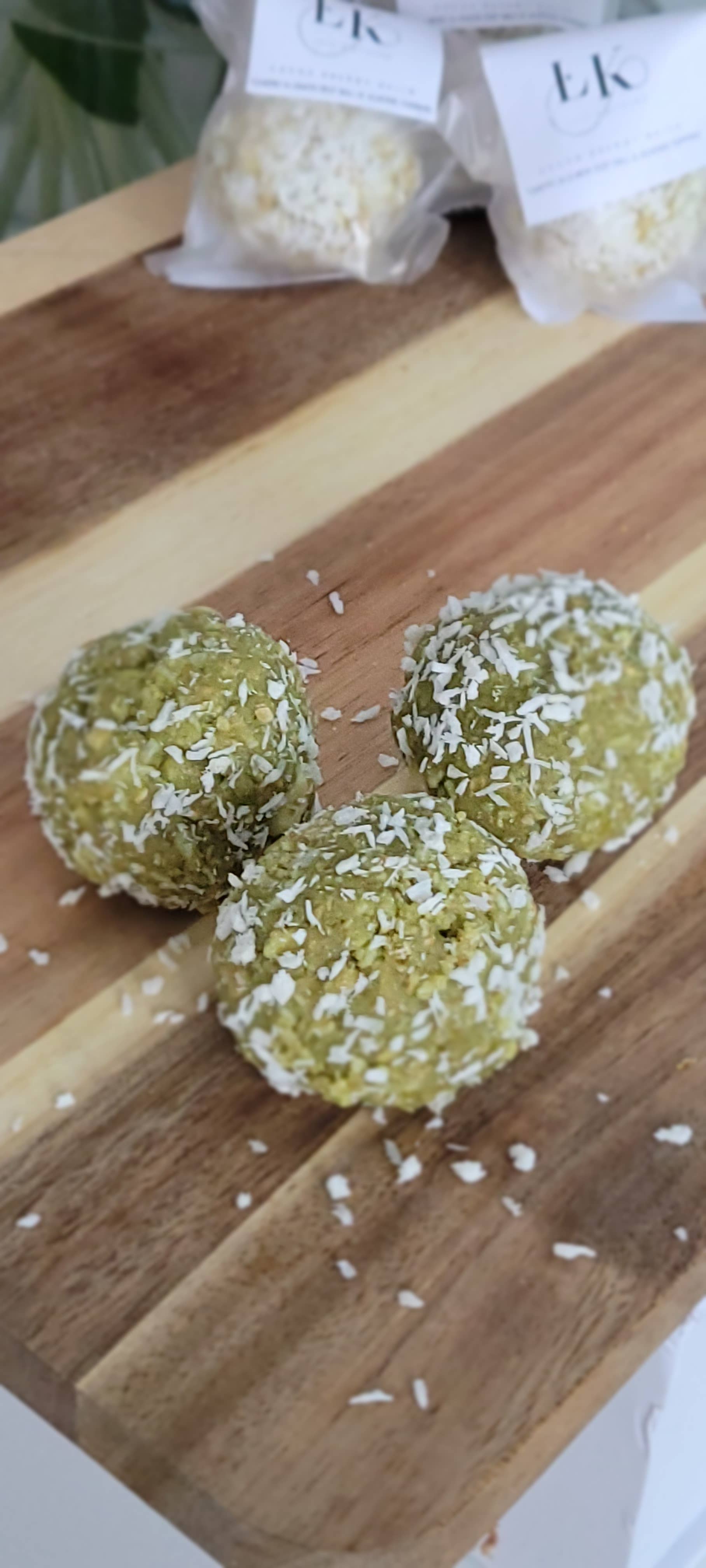 Lulu's kitchen - Wholesale Snack Bar - Coco-Matcha Energy Ball with White Chocolate & Coconut 1