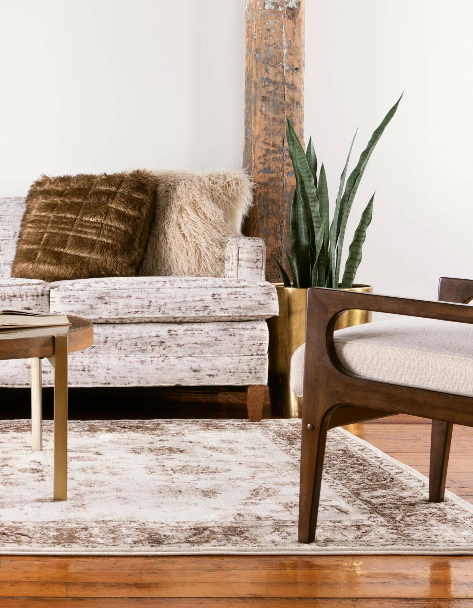 Chocolate Brown Traditional Lincoln Rushmore Rug for wholesale on Faire2