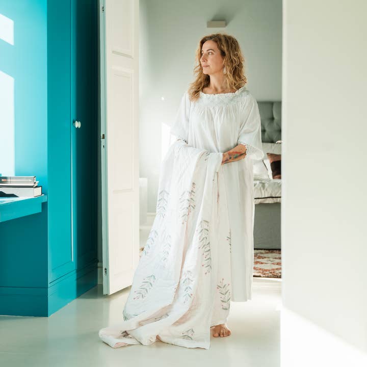 Robe Maxi en Coton Naturel avec Smocks à la Main pour la vente par Nest Factory