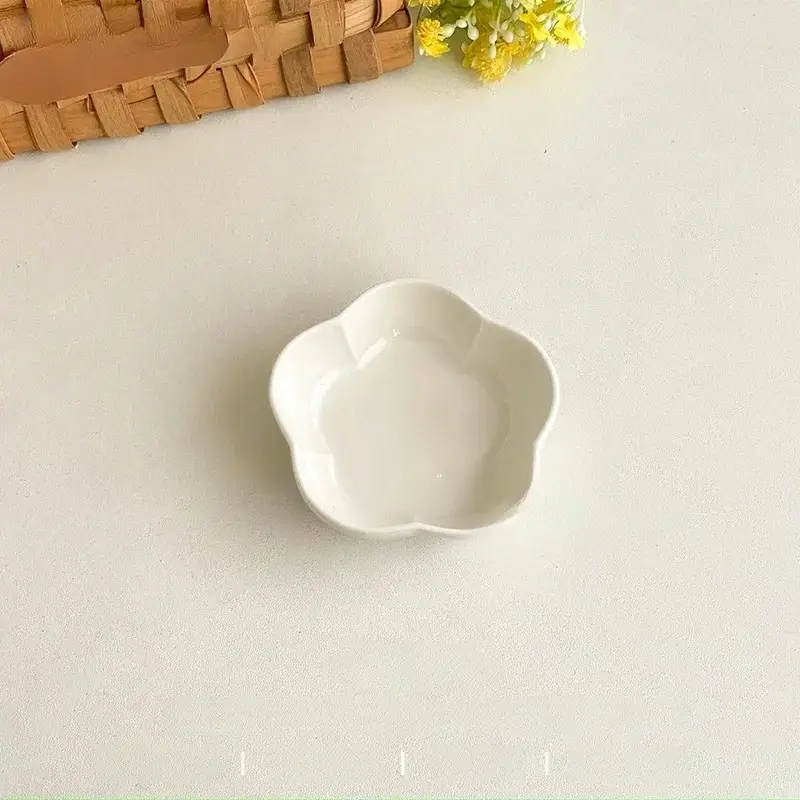 Otterware - Wholesale Condiment/Dip Bowl - Elegant Petal Ceramic Dipping Dishes (Red & White)10