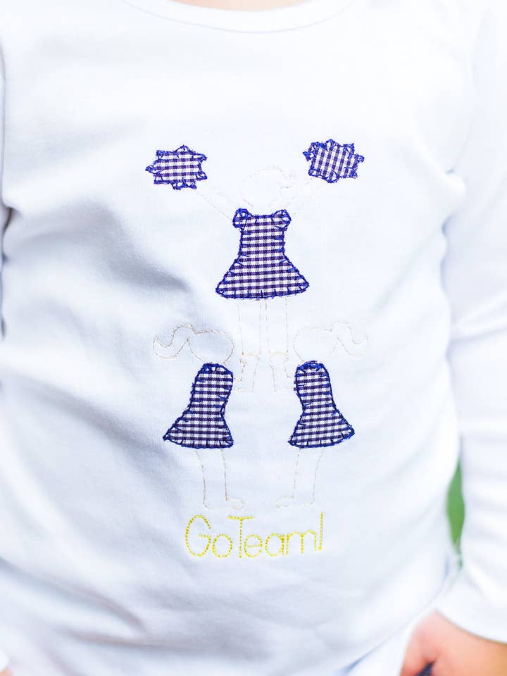 T-shirt à manches longues avec appliqué de pom-pom girl empilée - ÉCHANTILLON pour la vente par Grace and James Kids